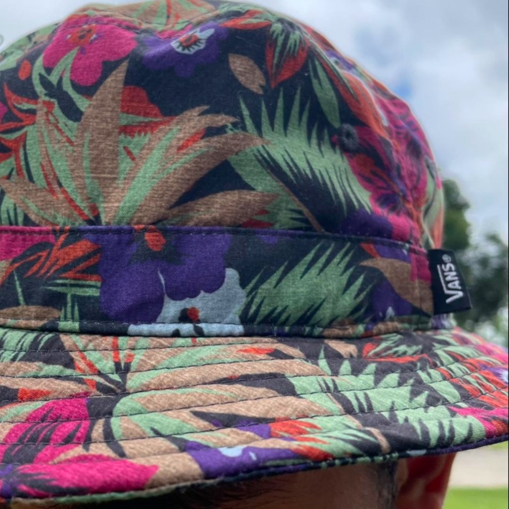 VANS Bucket Hat White Alligator Hawaiian Hula Girl One Size
